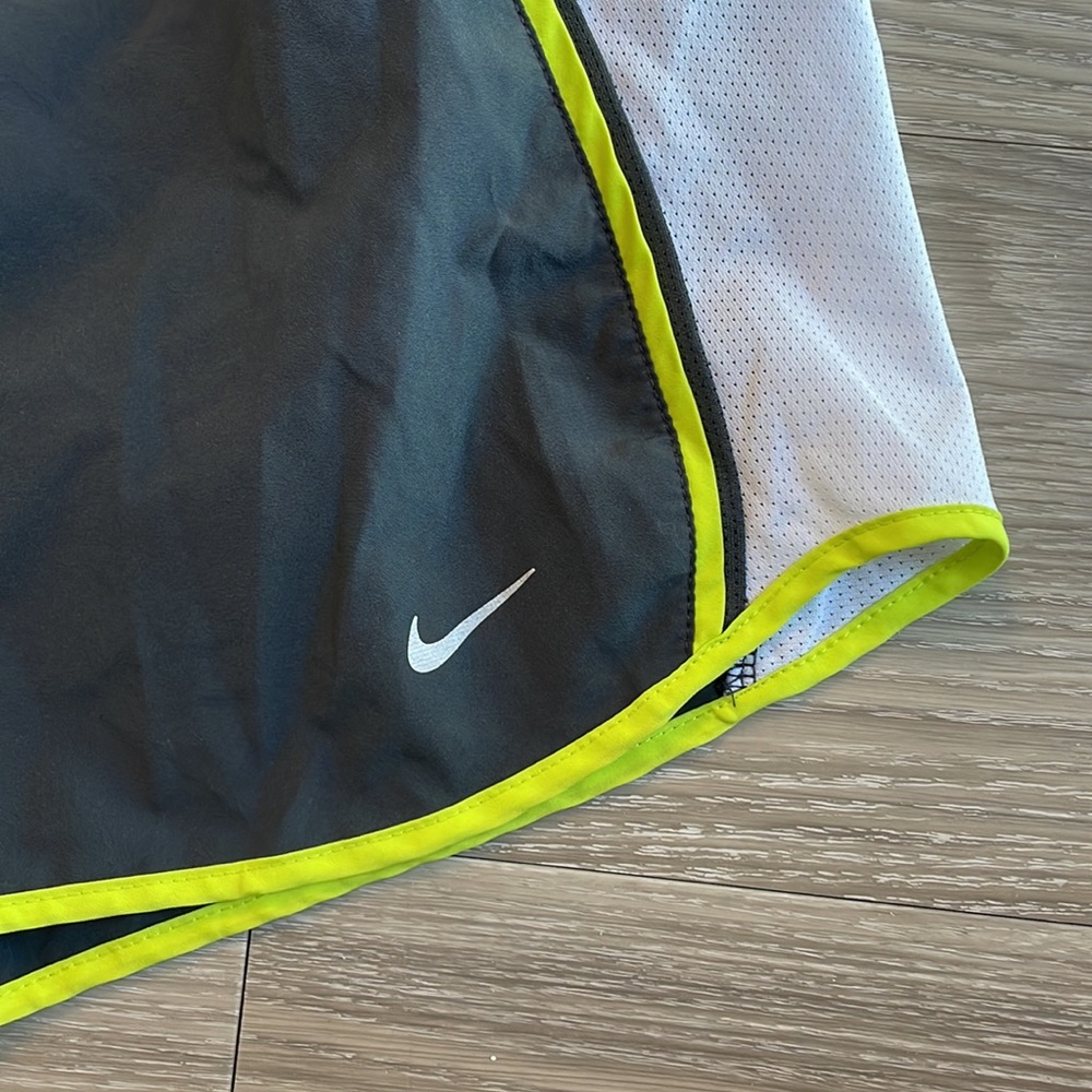 Nike Dri-Fit Running Short - Picture 2 of 4